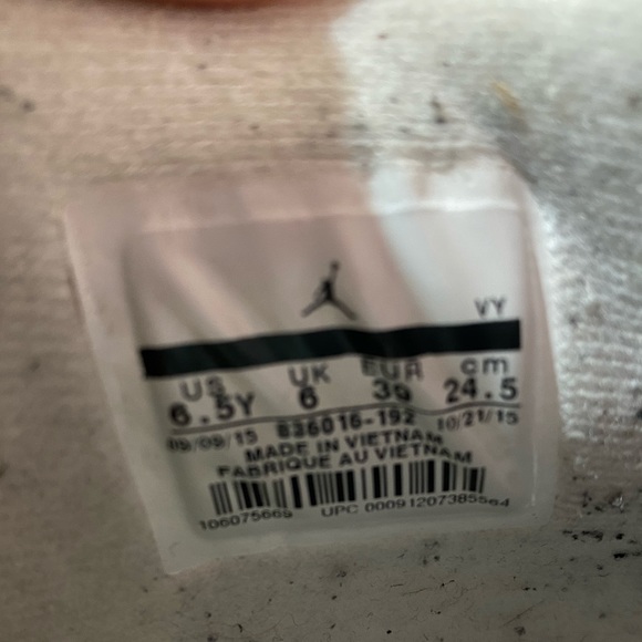 AIR JORDAN CEMENT 4 - Picture 2 of 4